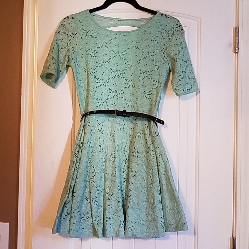 Green lace backless dress